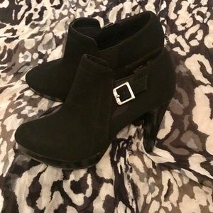 Fioni black booties